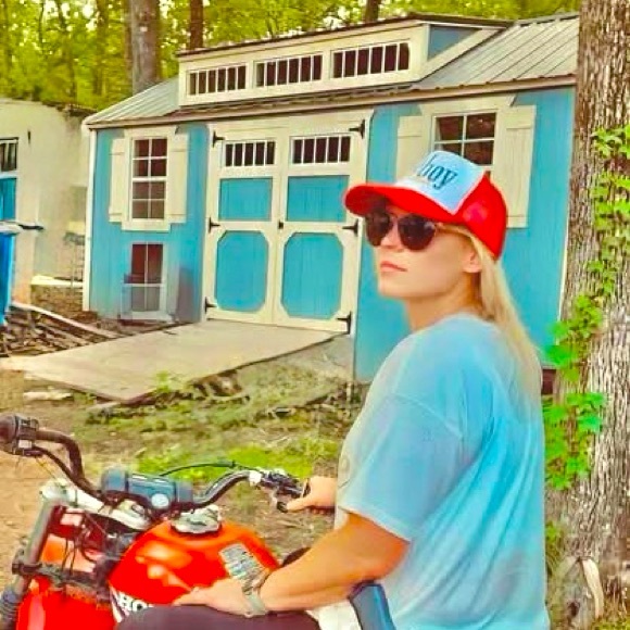 📣Meet your Posher, Natalie and her husband, Russell. 🌟 - Picture 1 of 11